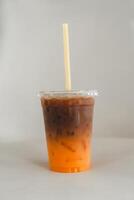 café mélanger avec Orange jus et du froid brasser café avec glace. photo