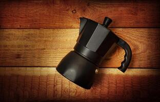 noir italien café fabricant isolé sur en bois Contexte photo