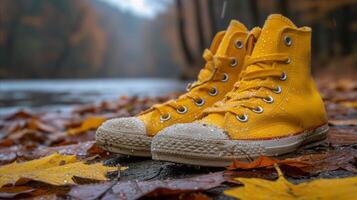 ai généré Jaune des chaussures repos sur feuilles photo