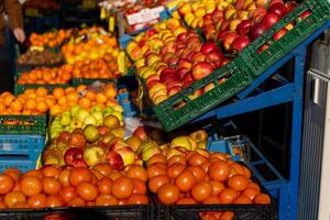 une supermarché avec Frais fruit photo