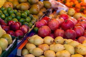 une supermarché avec Frais fruit photo