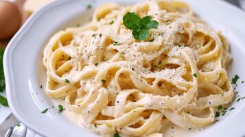 ai généré crémeux Pâtes orné avec Parmesan fromage, un irrésistible plaisir, ai généré. photo