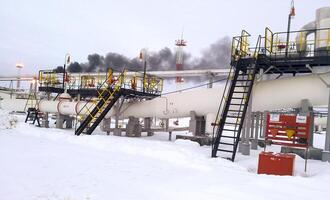 le fin phase diviseur est tubulaire. équipement pour séparer l'eau de huile. équipement pétrole des champs de occidental Sibérie photo