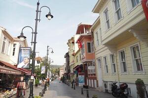 dinde Istanbul 22 juillet 2023 coloré Maisons dans Eyupsultan une district dans Istanbul, Turquie. photo