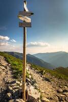 signe de le les sentiers dans le montagnes de le tatras photo