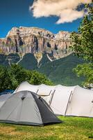 magnifique paysage de célèbre Ordesa nationale parc, Pyrénées, Espagne. photo