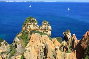 Ponta de Piedade à Lagos, côte de l'Algarve au Portugal photo