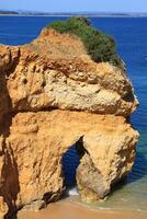 Ponta de Piedade à Lagos, côte de l'Algarve au Portugal photo