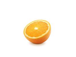 tranche d'orange sur fond blanc photo