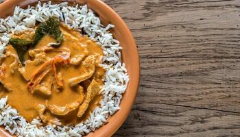 thaïlandais Panang curry avec mélanger de blanc et sauvage riz photo