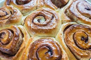 cannelle Rouleaux sur le en bois Contexte photo