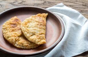 Viande galettes sur le assiette photo