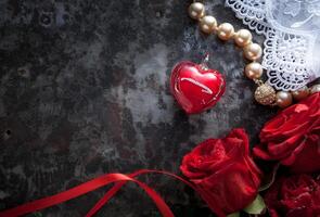 art valentines salutation carte avec rouge des roses et rouge cœur sur foncé Contexte photo