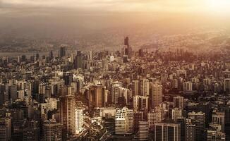 magnifique paysage urbain dans le coucher du soleil lumière photo