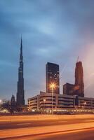 magnifique Dubai ville à nuit photo