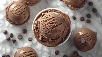 ai généré délicieux Chocolat la glace crème avec la glace cubes et choco puces, sucré dessert Contexte. photo