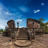 ancien vatadage bouddhiste stupa photo