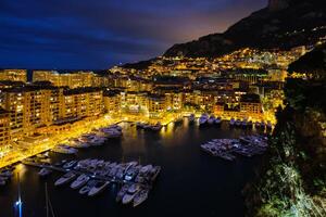 vue de Monaco dans le nuit photo