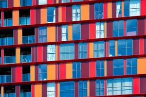 moderne Résidentiel bâtiment façade avec les fenêtres et balcons. Rotterdam photo