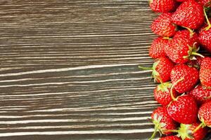 fraise sur une en bois Contexte photo