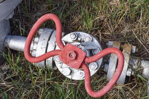 éteindre soupapes sur le haute pression bien écoulement équipement. pétrole équipement photo