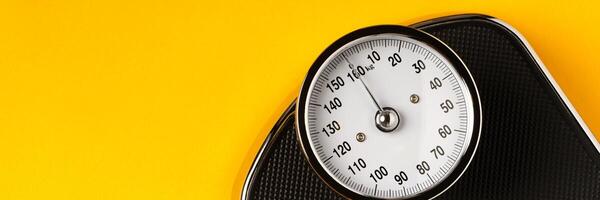 pesée échelle et poids contrôle pour obèse gens photo