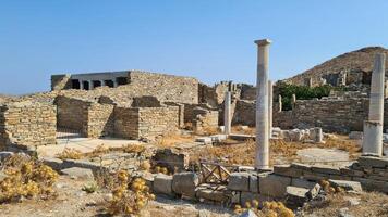 delos île, une bijou dans le égéen mer, détient riches mythologique et archéologique importance photo