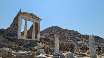 delos île, une bijou dans le égéen mer, détient riches mythologique et archéologique importance photo