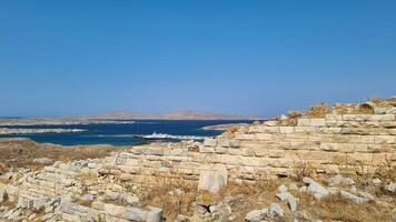 delos île, une bijou dans le égéen mer, détient riches mythologique et archéologique importance photo