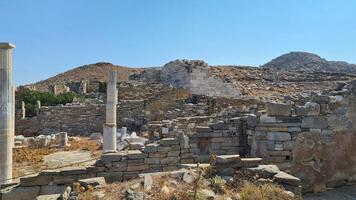 delos île, une bijou dans le égéen mer, détient riches mythologique et archéologique importance photo