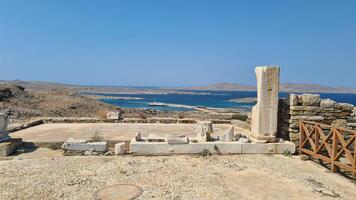 delos île, une bijou dans le égéen mer, détient riches mythologique et archéologique importance photo