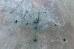 Haut vue de le sel Lac boue sources. externe similarité avec cratères. boue guérison ressorts photo