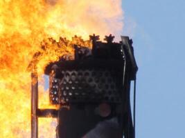 torche système sur un pétrole champ photo