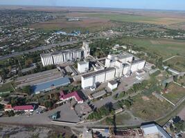 Haut vue de une silo ascenseur. aérophotographie industriel objet. photo