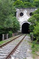 tunnel dans le Montagne photo