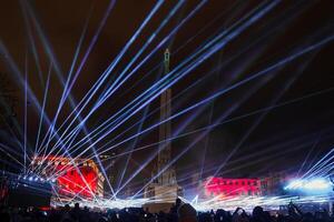 fête de de la Lettonie indépendance journée avec une grandiose lumière spectacle et monument photo