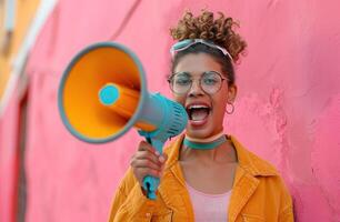 ai généré femme en criant plus de mégaphone près rose Contexte. photo