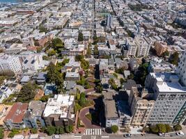 panoramique vue de aérien Lombard rue, un est Ouest rue dans san François, Californie. photo