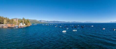 magnifique aérien vue de le Tahoe Lac de au dessus dans Californie, Etats-Unis. photo