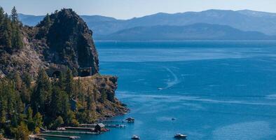 magnifique aérien vue de le Tahoe Lac de au dessus dans Californie, Etats-Unis. photo