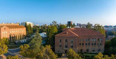 aérien vue de Université de du sud Californie Campus avec historique bâtiments sur ensoleillé journée photo