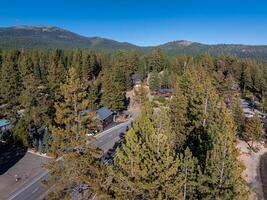 magnifique aérien vue de le Tahoe Lac de au dessus dans Californie, Etats-Unis. photo