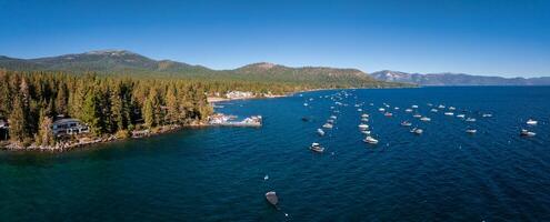 magnifique aérien vue de le Tahoe Lac de au dessus dans Californie, Etats-Unis. photo