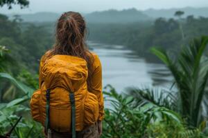 ai généré fatigué femelle promeneur voyages par tropical forêt tropicale photo