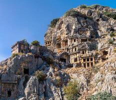 célèbre complexe de Roche tombes dans le ruines de myra photo