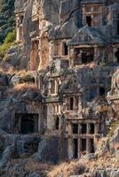 célèbre complexe de taille en pierre tombes dans le ruines de myra photo