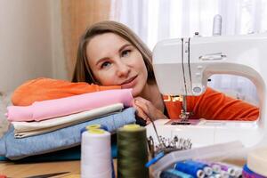 couturière femme est repos photo