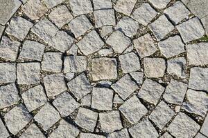 Contexte - fragment de un vieux trottoir pavé avec granit pavage des pierres photo