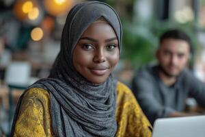 ai généré Jeune femme dans hijab travail à une ordinateur dans une futuriste Bureau photo