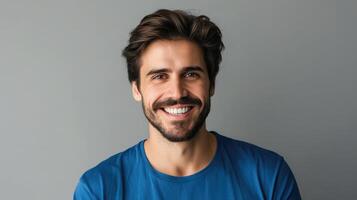 ai généré proche en haut portrait de souriant Beau gars dans bleu T-shirt isolé sur gris Contexte photo